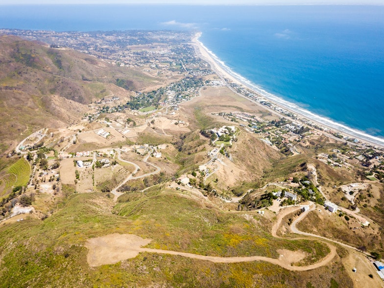 31537 Anacapa View Dr, Malibu, CA à vendre - Photo de l’immeuble – Image 2 sur 20