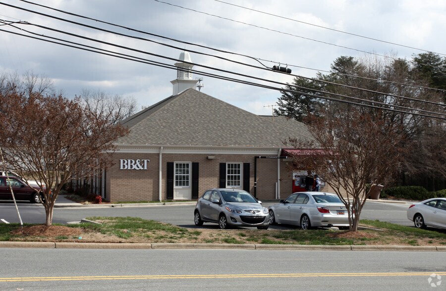 4541 W Market St, Greensboro, NC à vendre - Photo principale – Image 1 sur 3