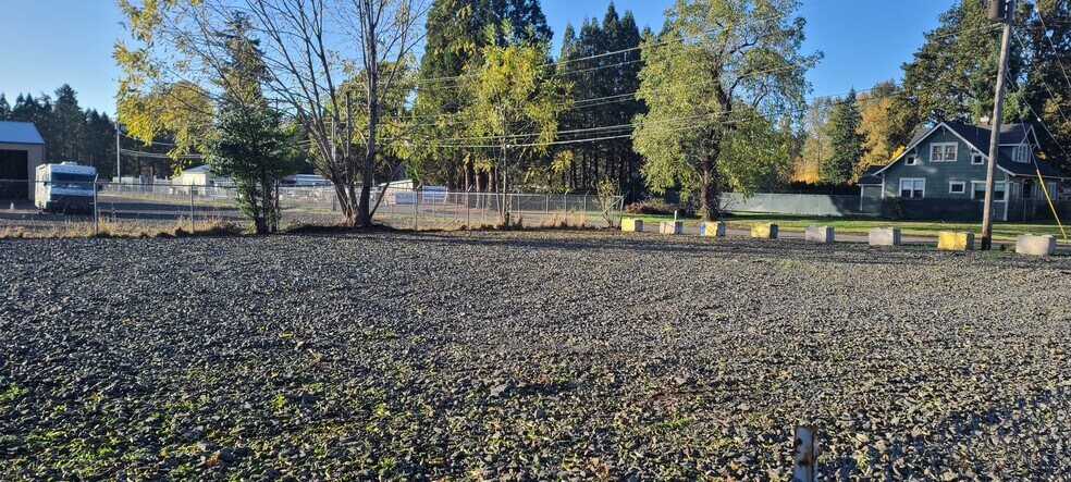 328 Fossholm St NE, Silverton, OR à louer - Photo principale – Image 1 sur 3