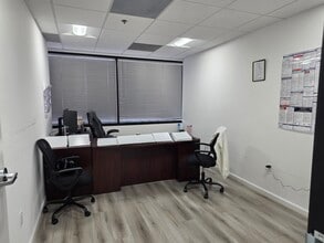 425 E Colorado St, Glendale, CA à louer Photo intérieure– Image 2 sur 13