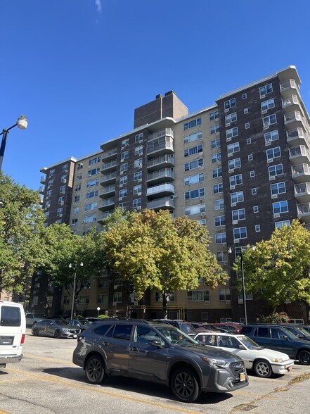 34-12 113th St, Corona, NY à vendre - Photo de l’immeuble – Image 3 sur 34