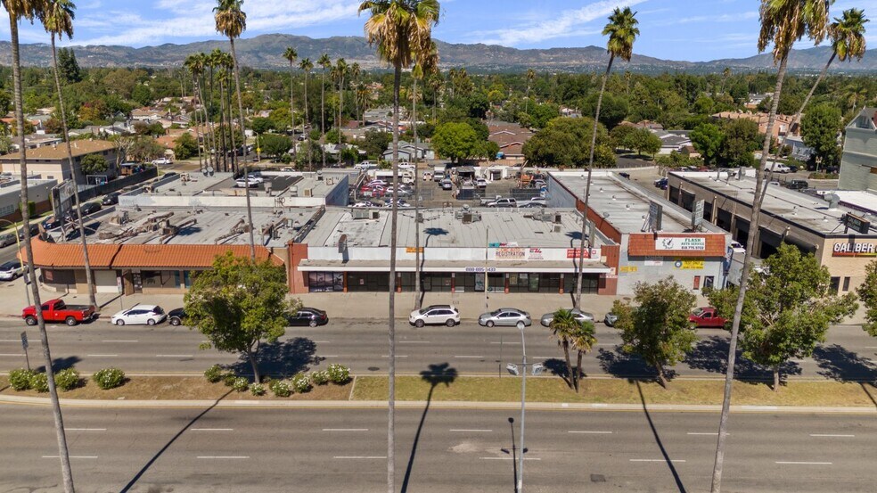 19739-19749 Sherman Way, Canoga Park, CA à vendre - Photo de l’immeuble – Image 1 sur 11