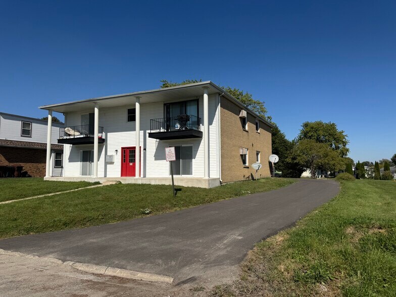 374 Lynn Dr, Manteno, IL à vendre - Photo de l’immeuble – Image 2 sur 19