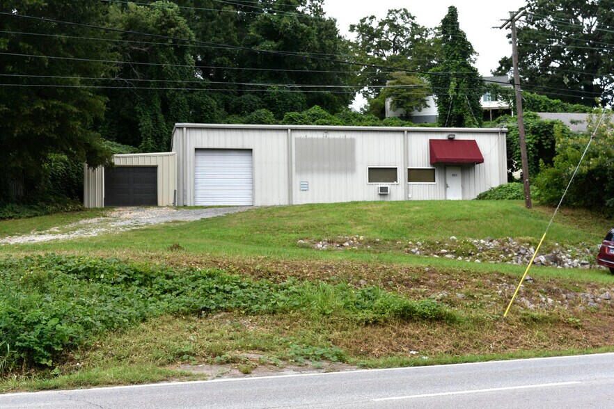 3921 Weldon Dr, Chattanooga, TN à louer - Photo de l’immeuble – Image 3 sur 29