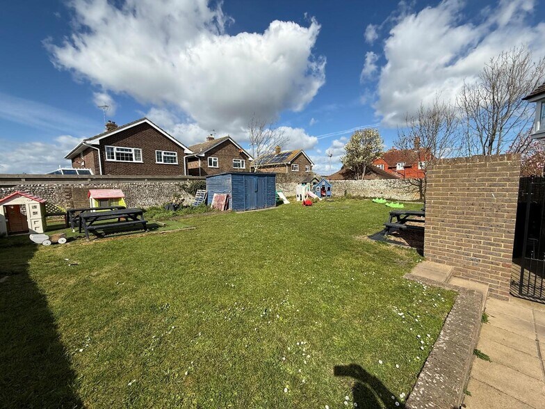 118 High St, Selsey à vendre - Photo de l’immeuble – Image 2 sur 9