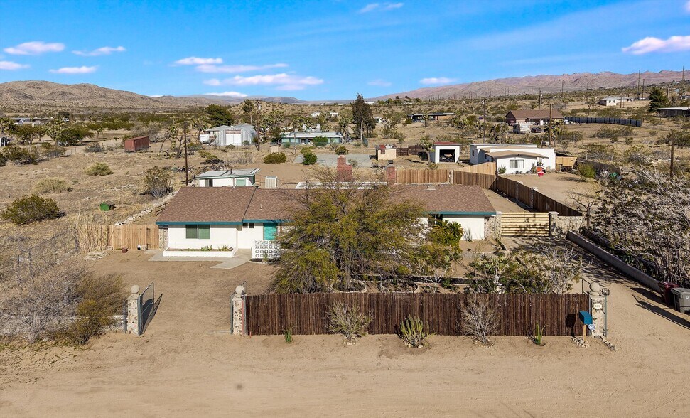 6391 Ruth Dr, Yucca Valley, CA à vendre - Photo de l’immeuble – Image 3 sur 25