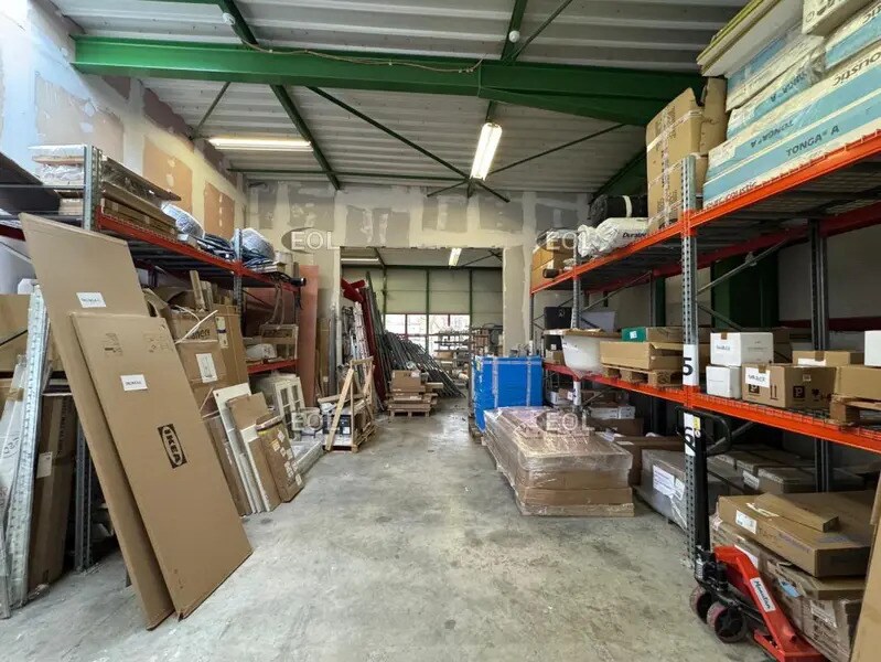 Industriel/Logistique dans Saint-Thibault-des-Vignes à vendre Photo intérieure– Image 1 sur 10