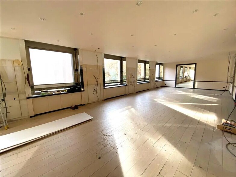 Bureau dans Paris à louer - Photo de l’immeuble – Image 1 sur 9