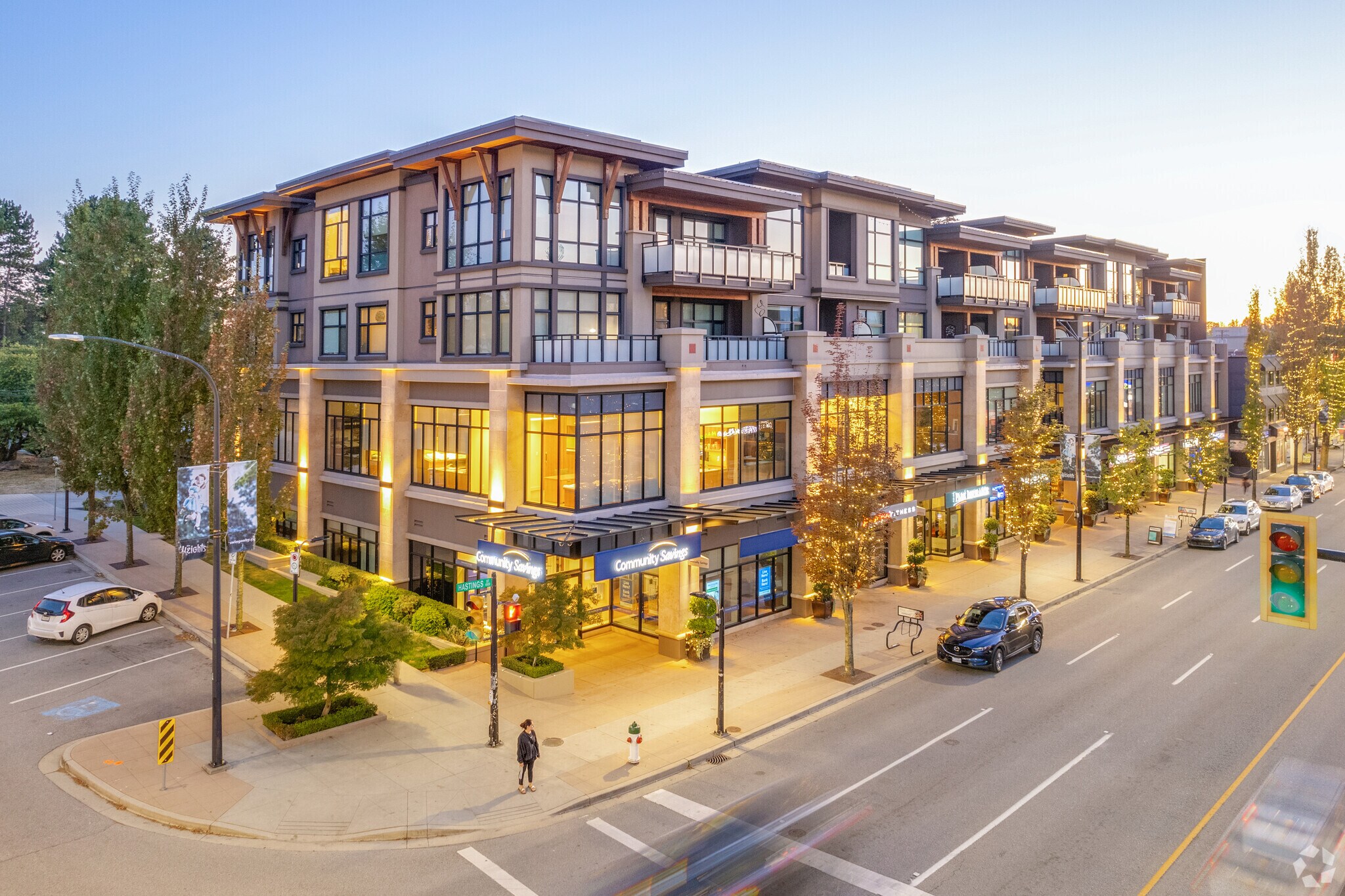 4566-4580 Hastings St, Burnaby, BC à louer Photo principale– Image 1 sur 5