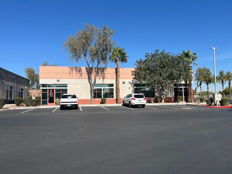 375 N Stephanie St, Henderson, NV à louer - Photo de l’immeuble – Image 3 sur 12