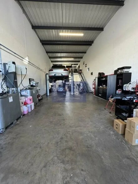 Local d'activités dans SAINT-JEAN-D'ILLAC à vendre - Photo de l’immeuble – Image 3 sur 4