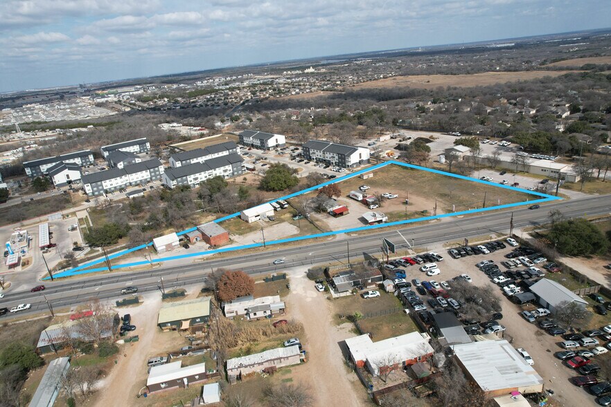 8700 FM 969 Rd portefeuille de 4 biens à vendre sur LoopNet.fr - Photo de l’immeuble – Image 3 sur 10