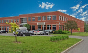 5896-5932 Boul Henri-Bourassa O, Montréal, QC à louer Photo de l’immeuble– Image 2 sur 8