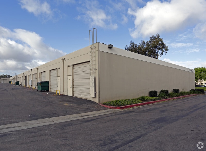 17955 Sky Park Cir, Irvine, CA à louer - Photo principale – Image 1 sur 4