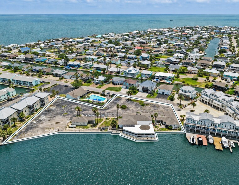 37 Mazatlan Dr, Rockport, TX à vendre - Photo de l’immeuble – Image 2 sur 17
