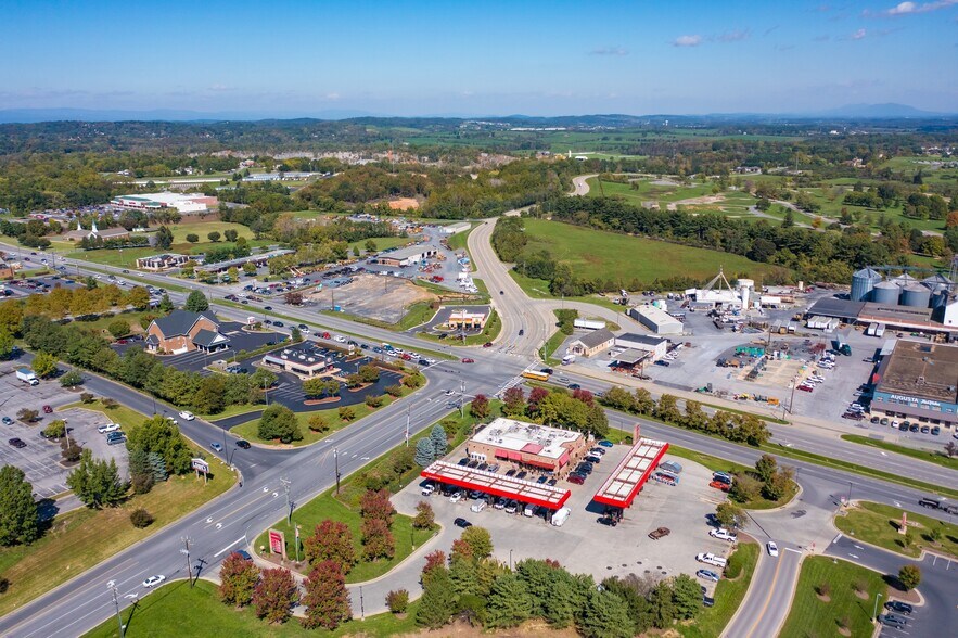 1137 Richmond, Staunton, VA à vendre - Photo principale – Image 1 sur 10
