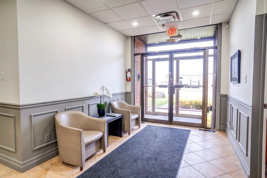 1146 Aerowood Dr, Mississauga, ON à vendre - Photo de l’immeuble – Image 3 sur 14