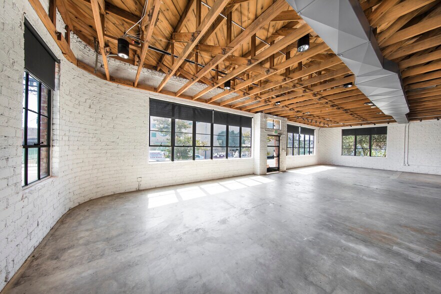 2045 Violet St, Los Angeles, CA à vendre - Photo de l’immeuble – Image 3 sur 9