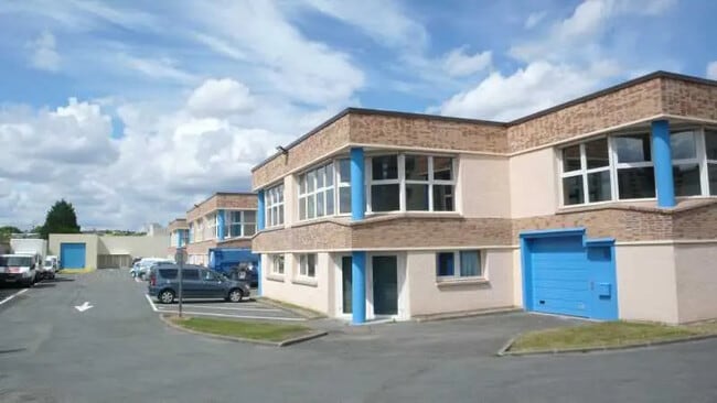 Plus de détails pour Bureau, Local d'activités à louer