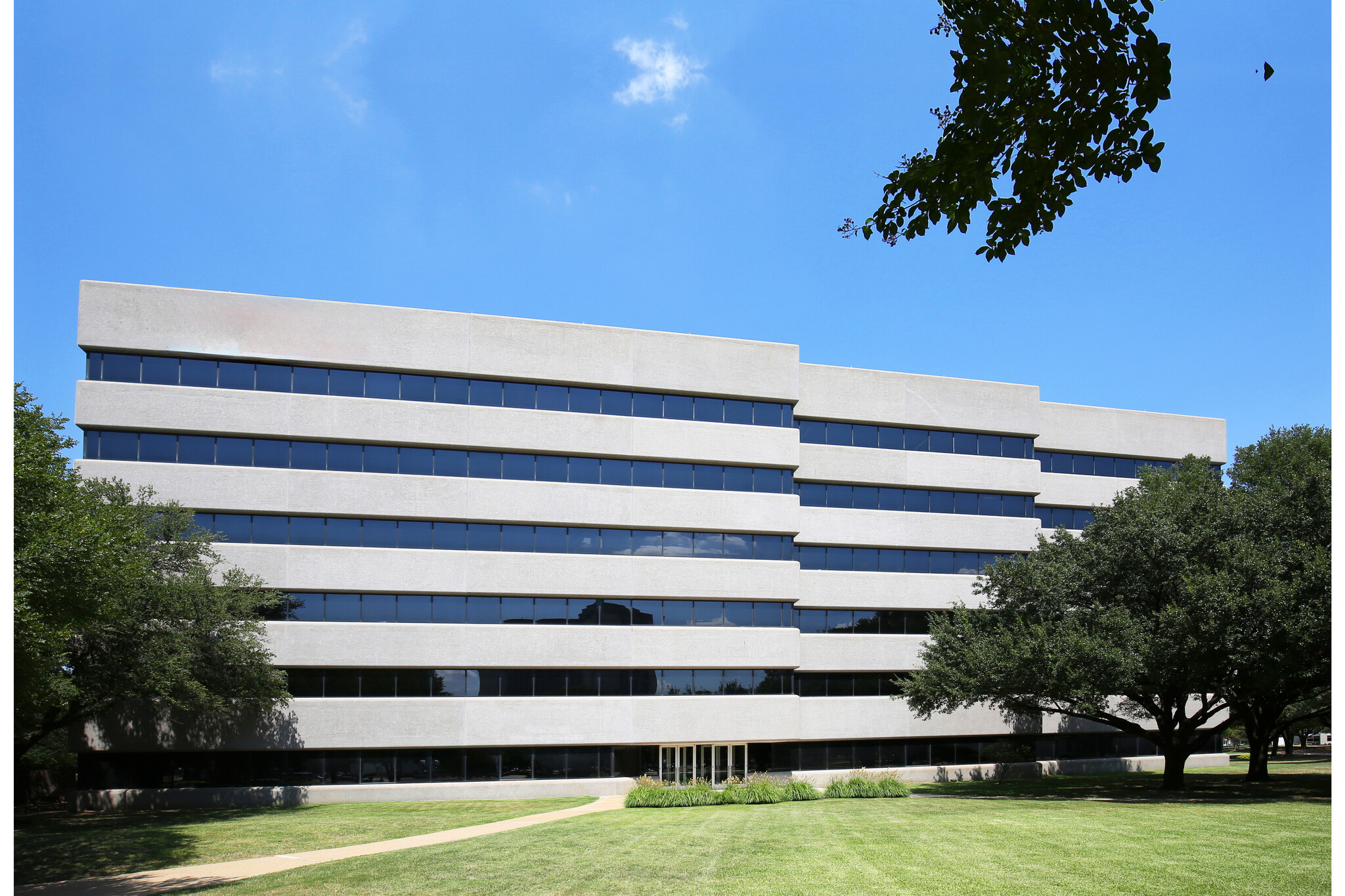 8505 Freeport Pky, Irving, TX à louer Photo de l’immeuble– Image 1 sur 11
