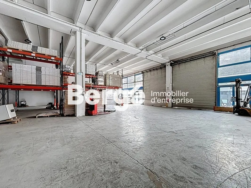 Local d’activités dans Carros à louer Photo de l’immeuble– Image 1 sur 11