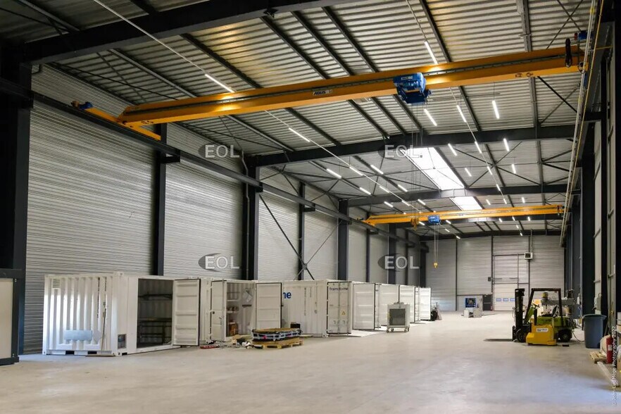 Local d’activités dans Genas à louer - Photo de l’immeuble – Image 1 sur 12