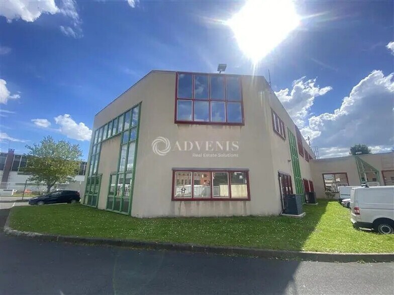 Local d’activités dans Ivry-sur-Seine à louer - Photo de l’immeuble – Image 1 sur 11
