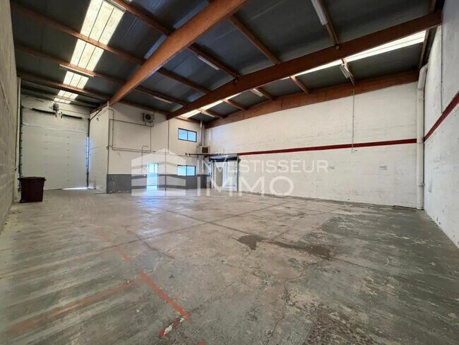 Plus de détails pour Bureau, Local d'activités à louer