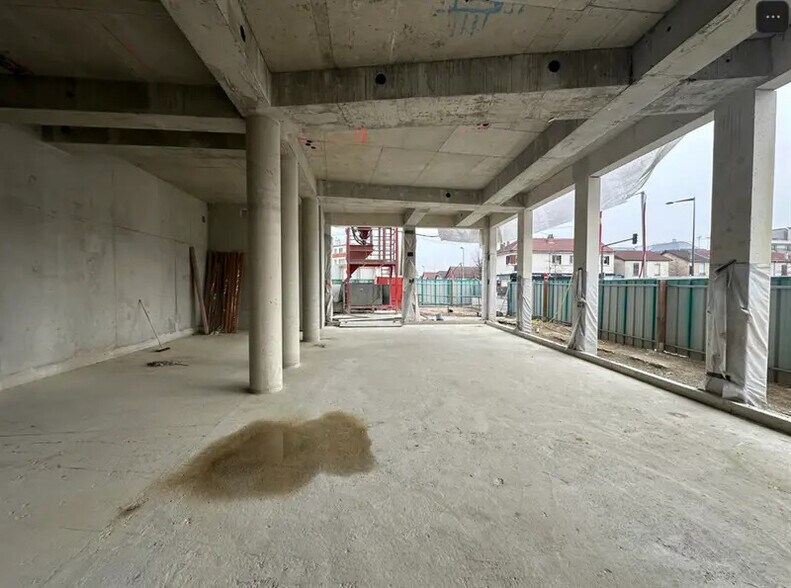 Local commercial dans Créteil à louer - Photo de l’immeuble – Image 2 sur 7