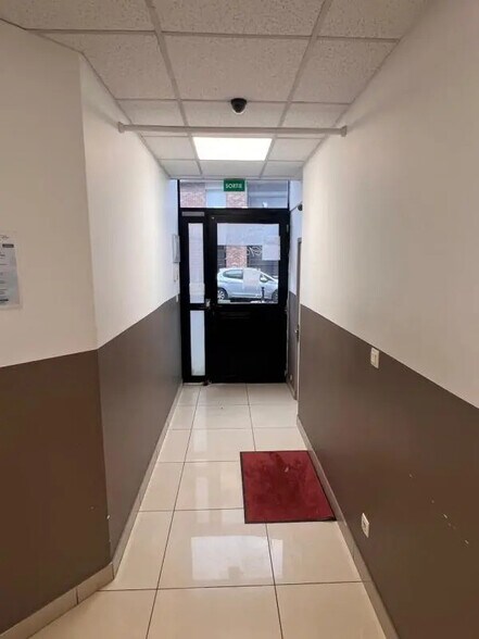 Local d'activités dans Lille à vendre - Photo de l’immeuble – Image 3 sur 8