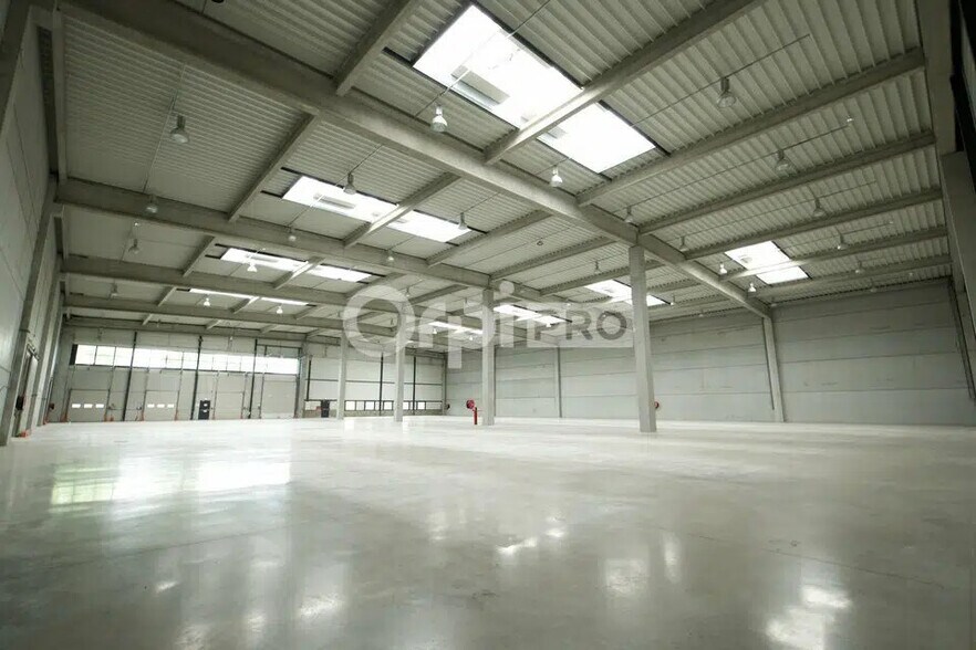Industriel/Logistique dans Miribel à louer - Photo de l’immeuble – Image 3 sur 12