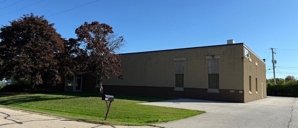 2540 Carleton Ave, Appleton, WI à vendre - Photo de l’immeuble – Image 1 sur 1