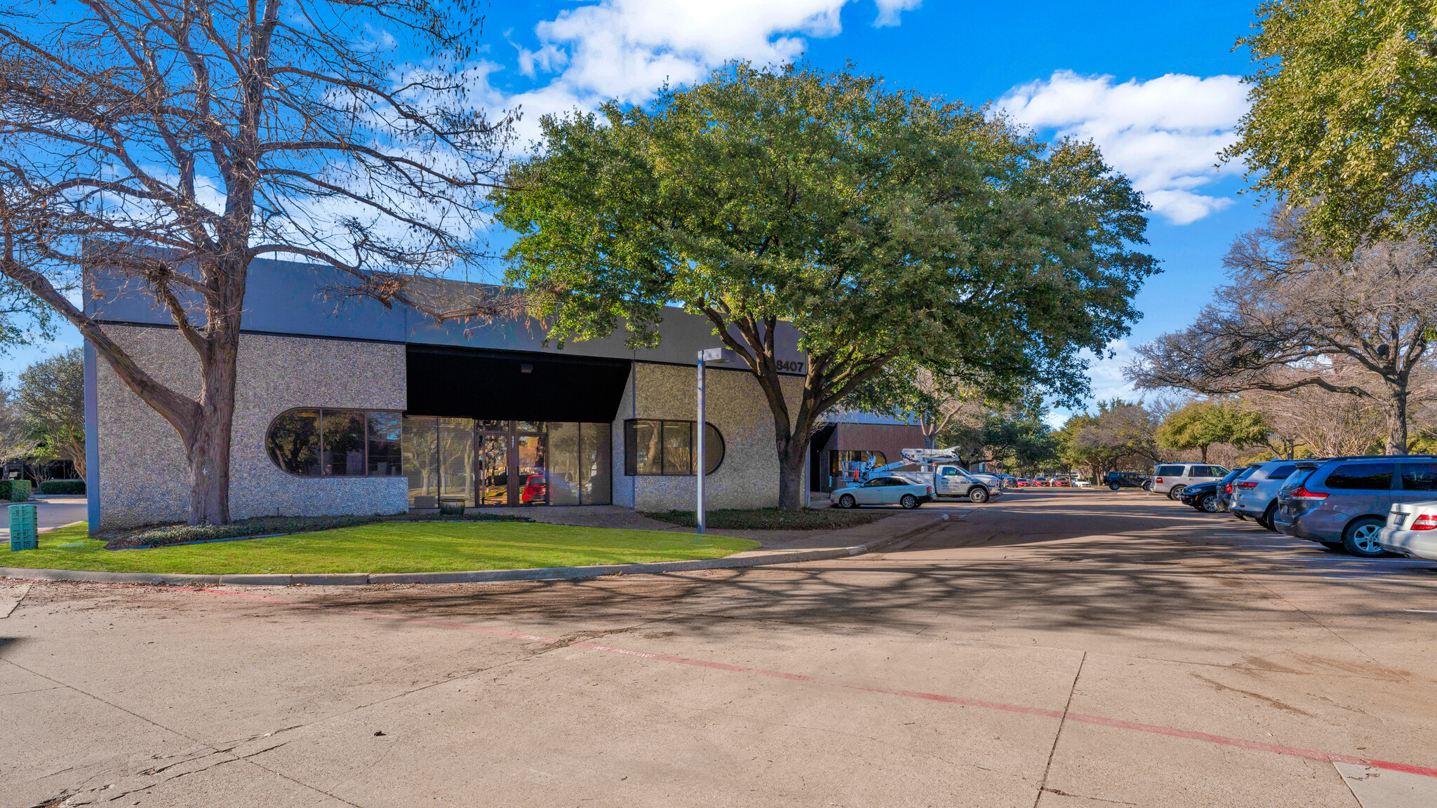 8406 Sterling St, Irving, TX à louer Photo principale– Image 1 sur 18