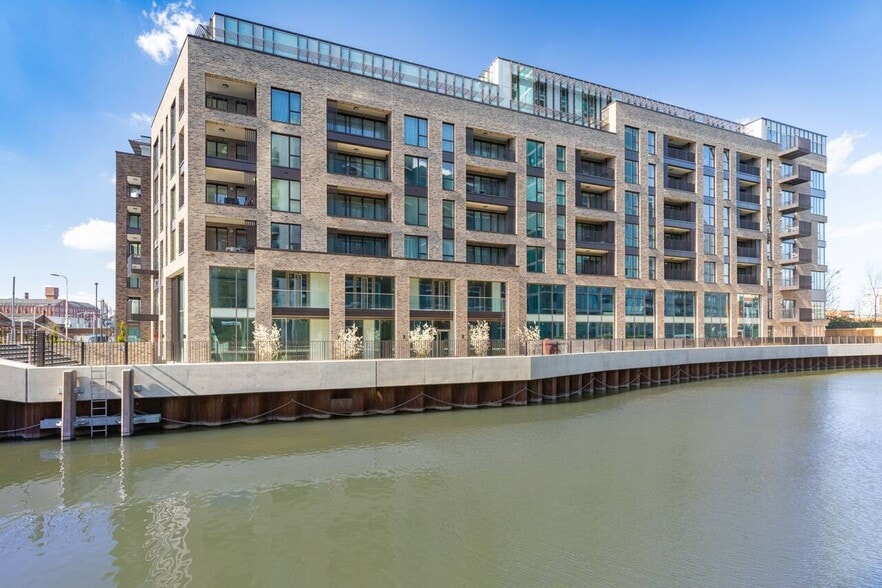 8 Cooks Rd, Londres à louer - Photo principale – Image 1 sur 1