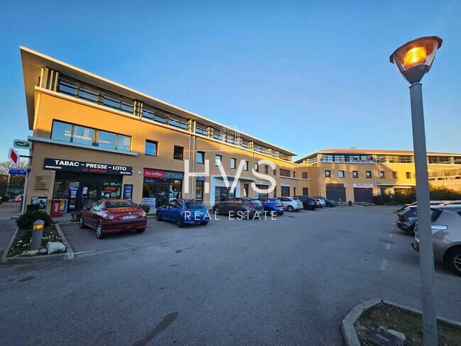 Plus de détails pour Bureau, Local commercial à louer