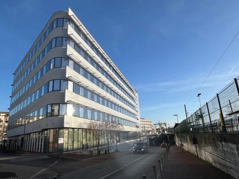 1 Rue Raoul Dautry, Ermont à louer - Photo de l’immeuble – Image 3 sur 19