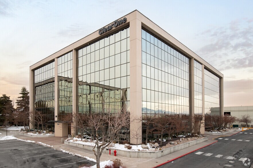 5225 W Wiley Post Way, Salt Lake City, UT à louer - Photo de l’immeuble – Image 2 sur 5