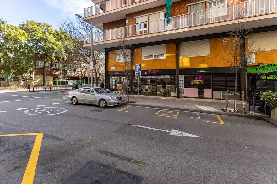 Local commercial dans Barcelone, Barcelona à louer - Photo de l’immeuble – Image 3 sur 6