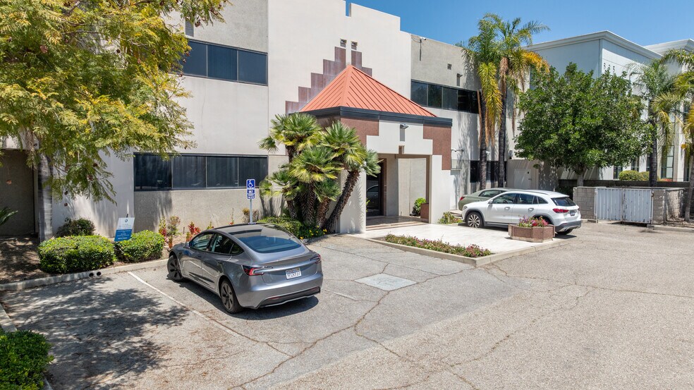 910 N Amelia Ave, San Dimas, CA à vendre - Photo principale – Image 1 sur 16
