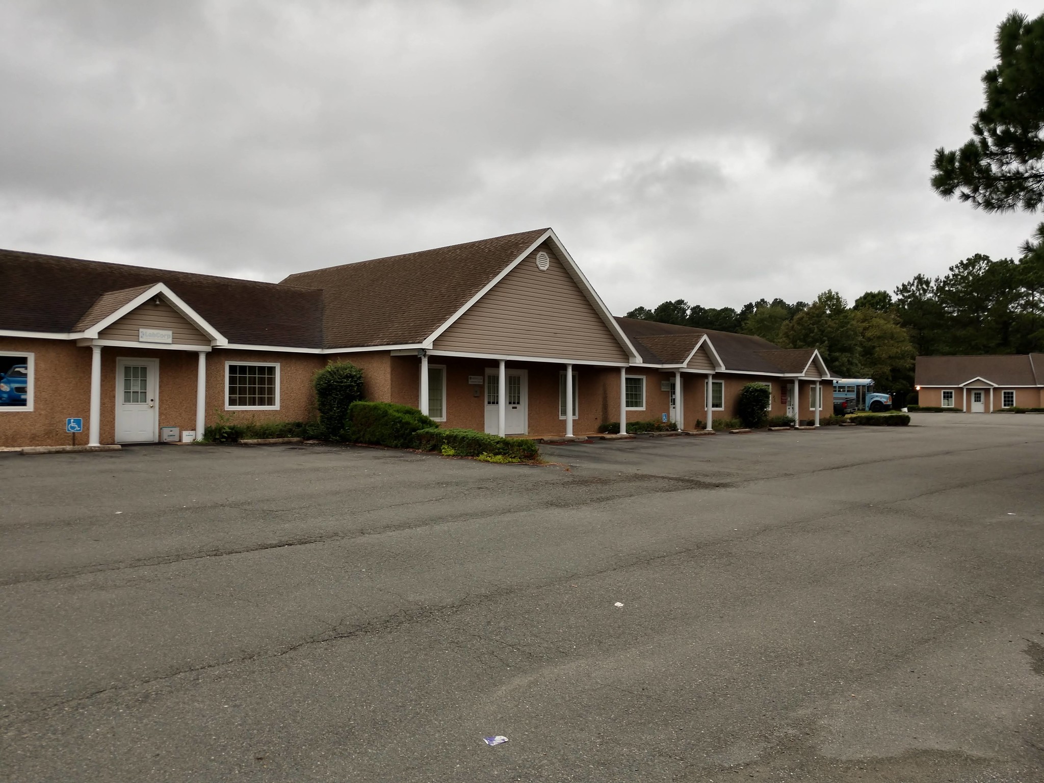 1413 Teakwood Dr, Tappahannock, VA à louer Photo de l’immeuble– Image 1 sur 9