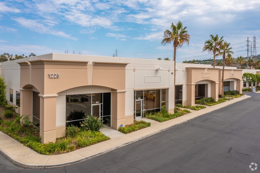 1225 Puerta del Sol, San Clemente, CA à louer - Photo de l’immeuble – Image 2 sur 3