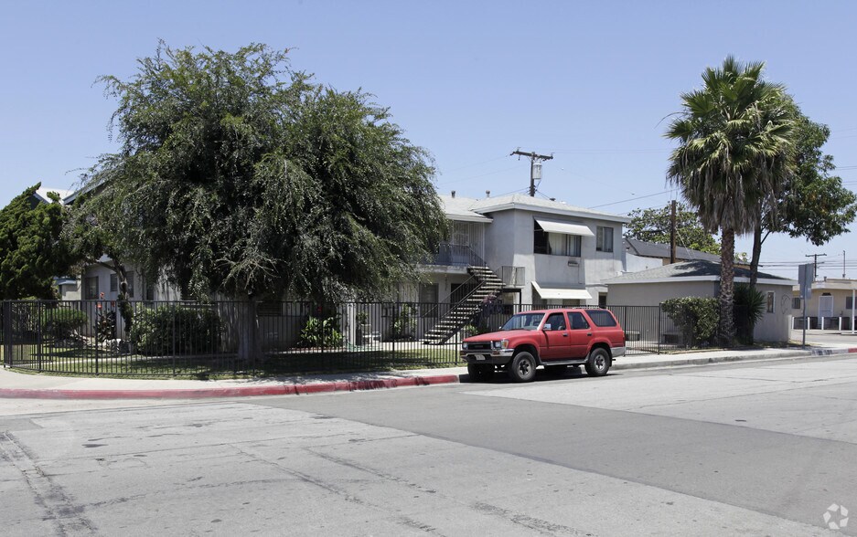 302 N Rose St, Anaheim, CA à vendre - Photo principale – Image 1 sur 2