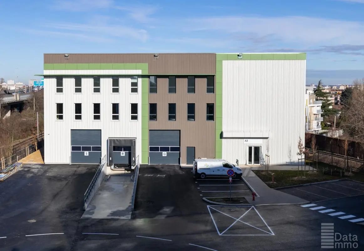 Industriel/Logistique dans Bondy à louer Photo de l’immeuble– Image 1 sur 10