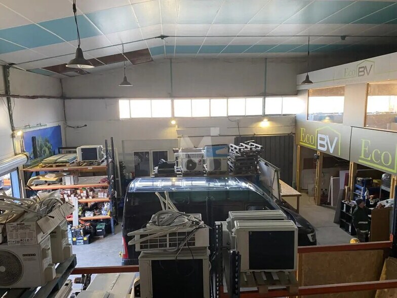 Local d'activités dans Ormoy à vendre - Photo de l’immeuble – Image 2 sur 8