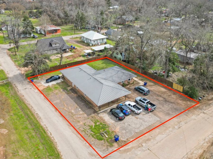 300 S Cedar St, Crockett, TX à vendre Photo de l’immeuble– Image 1 sur 37