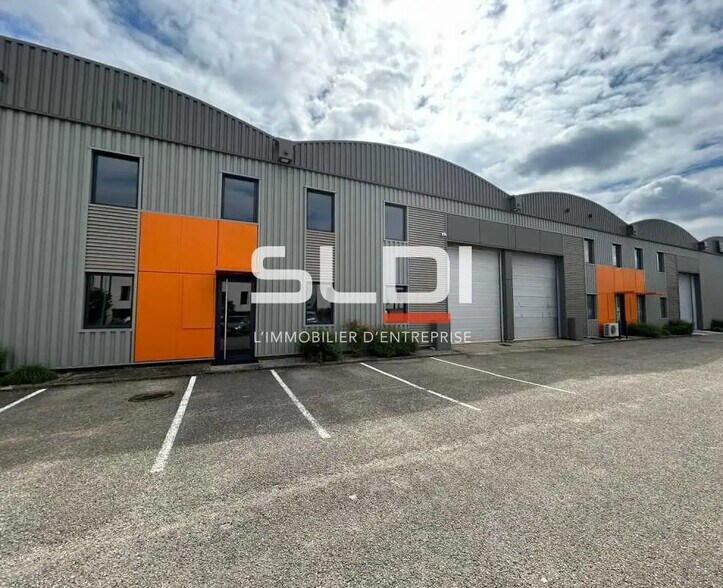 Local d’activités dans Dardilly à louer - Photo de l’immeuble – Image 1 sur 11