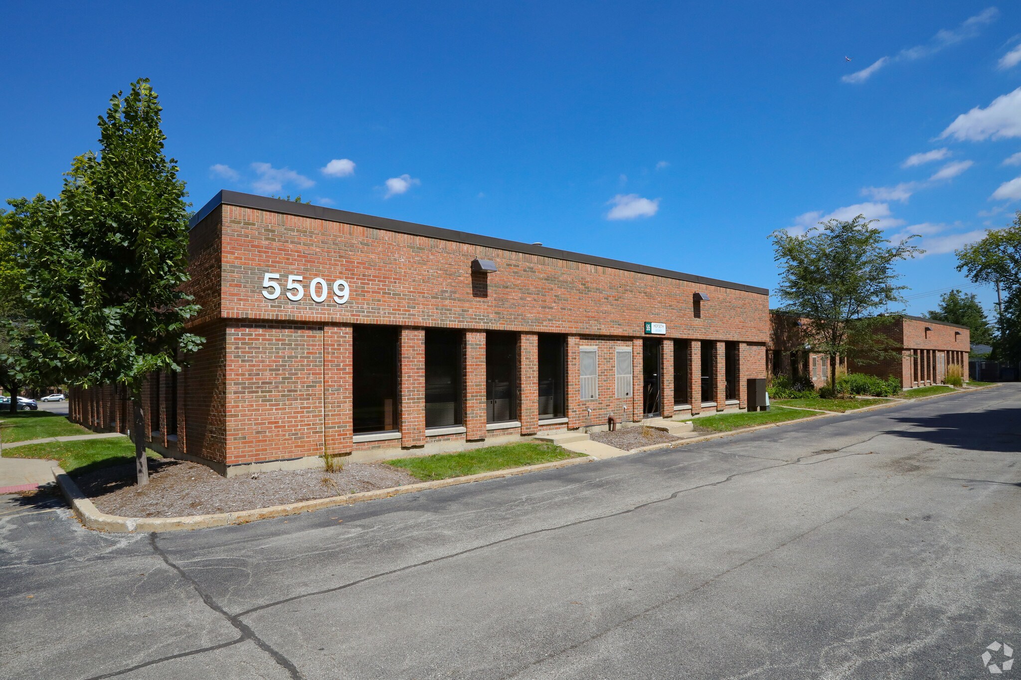 5509 N Cumberland Ave, Chicago, IL à louer Photo de l’immeuble– Image 1 sur 6