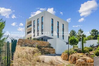 Plus de détails pour 395 Avenue Des Genévriers, La Ciotat - Bureau à vendre
