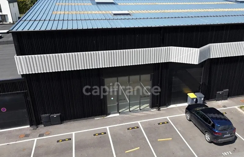 Local d'activités dans Caen à vendre - Photo de l’immeuble – Image 1 sur 5