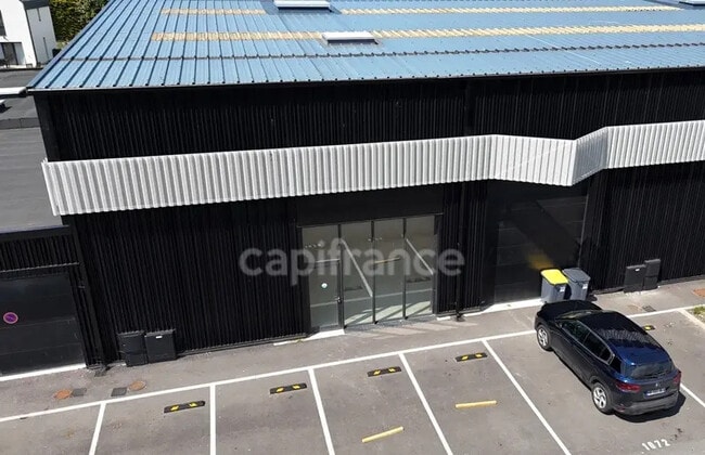 Plus de détails pour Local d’activités à vendre